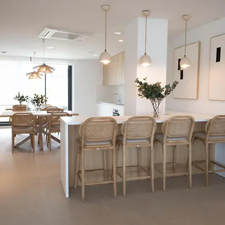 아파트 Mediterranean Vanian Views Penthouse 에스테포나