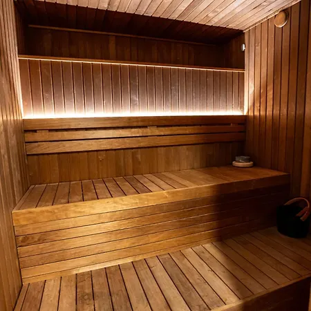 Mediterranean Vanian Views Penthouse 아파트 에스테포나